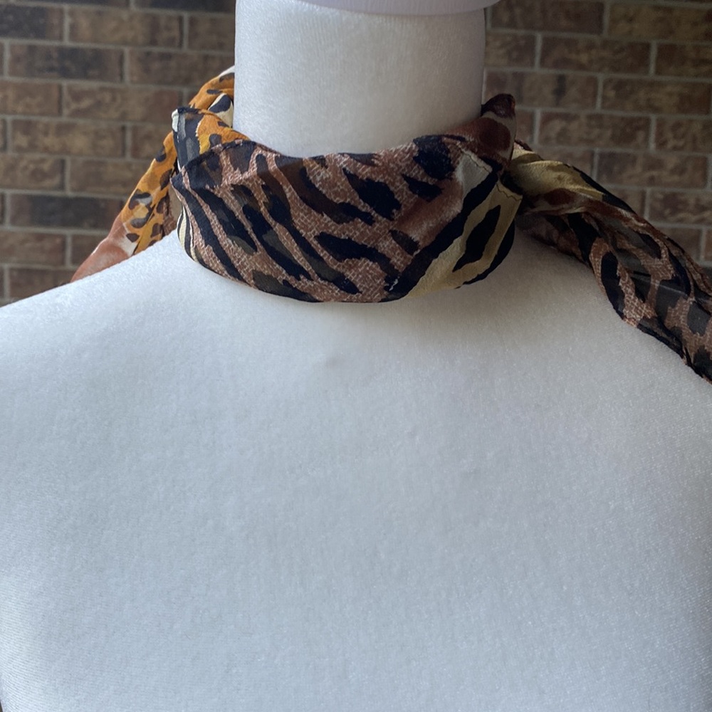 Adrienne vittadini silk scarf can be worn multi ways - Picture 3 of 6